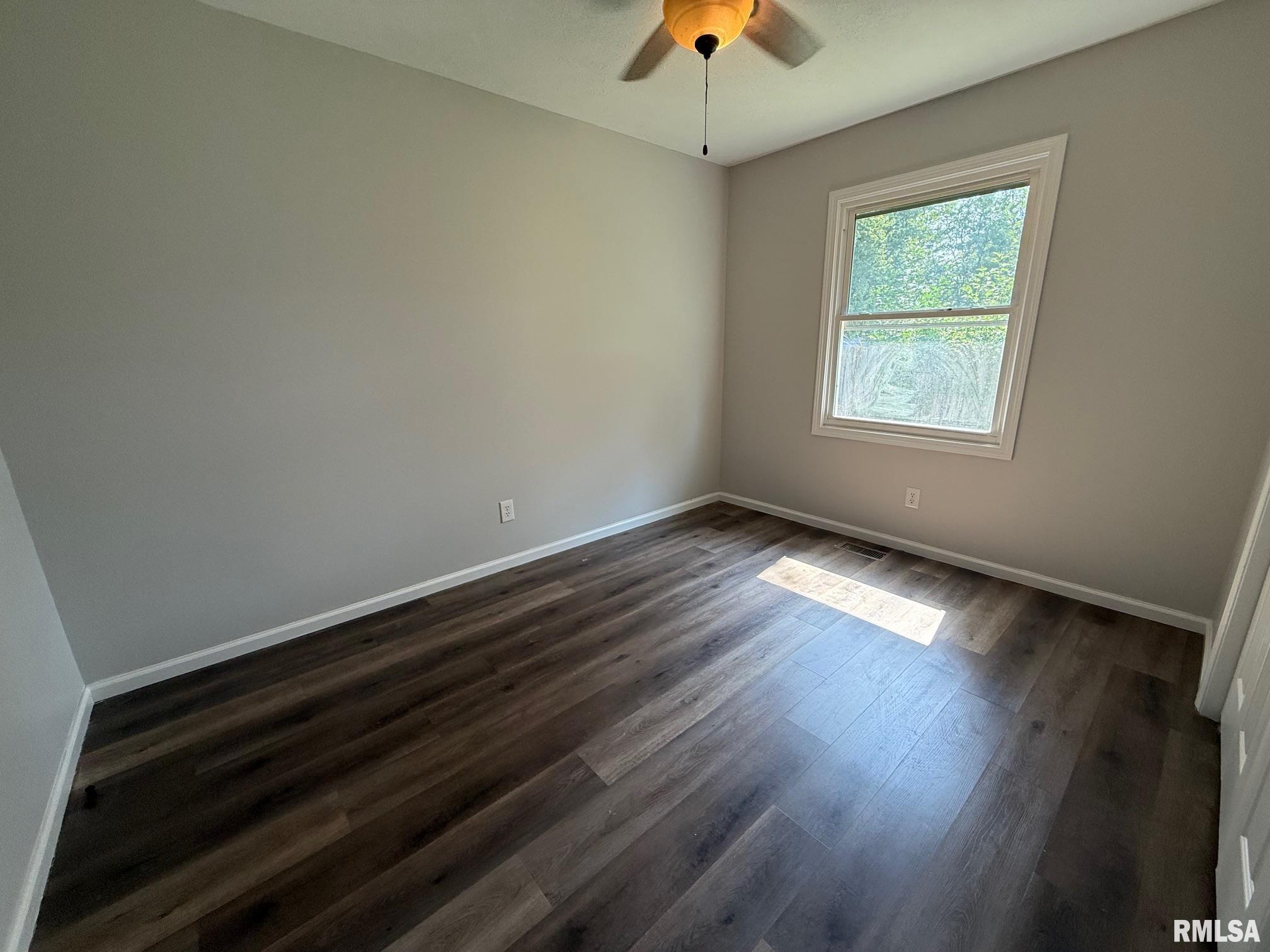 806 Springfield Road Athens, IL 62613 - Photo 18 of 28 Gallery Image 18
