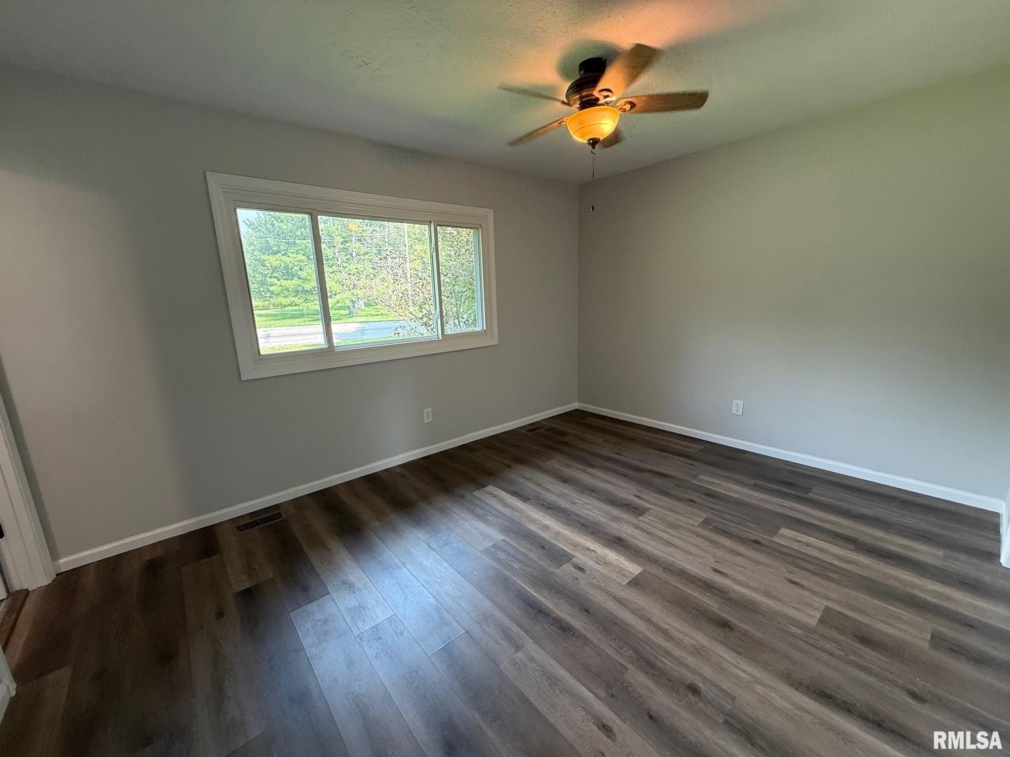 806 Springfield Road Athens, IL 62613 - Photo 20 of 28 Gallery Image 20