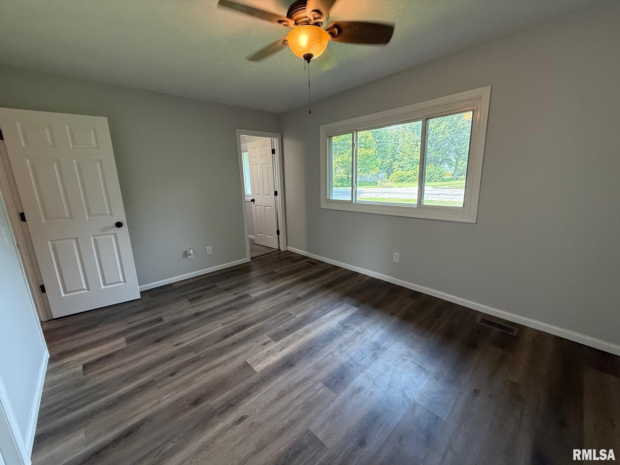 806 Springfield Road Athens, IL 62613 - Photo 22 of 28 Gallery Image 22