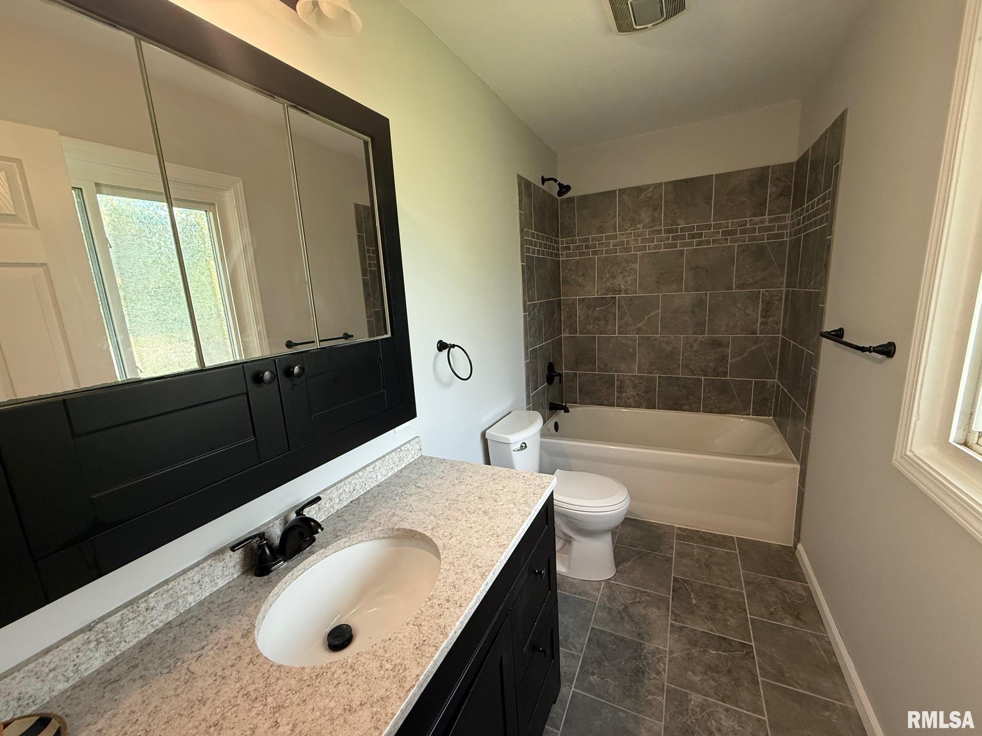 806 Springfield Road Athens, IL 62613 - Photo 23 of 28 Gallery Image 23