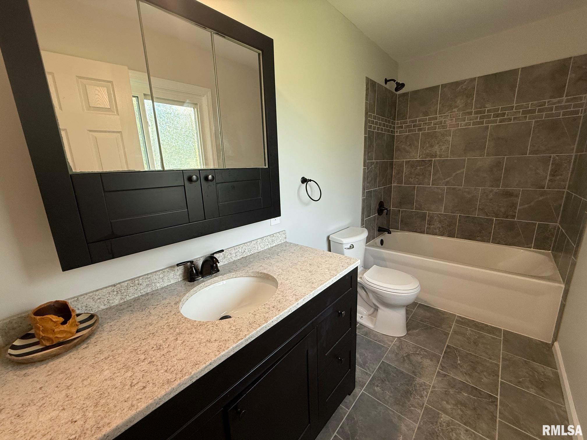 806 Springfield Road Athens, IL 62613 - Photo 24 of 28 Gallery Image 24