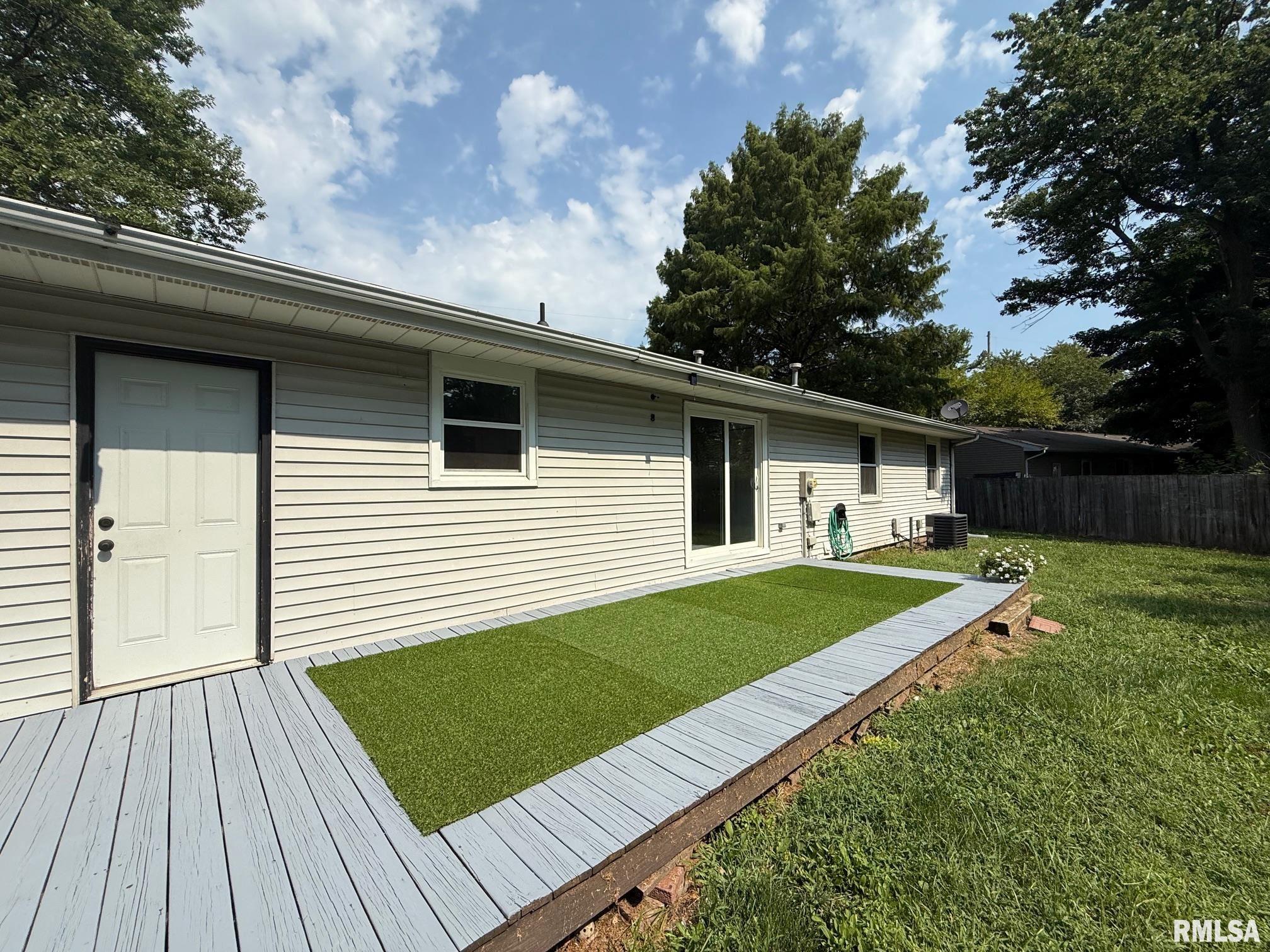 806 Springfield Road Athens, IL 62613 - Photo 25 of 28 Gallery Image 25
