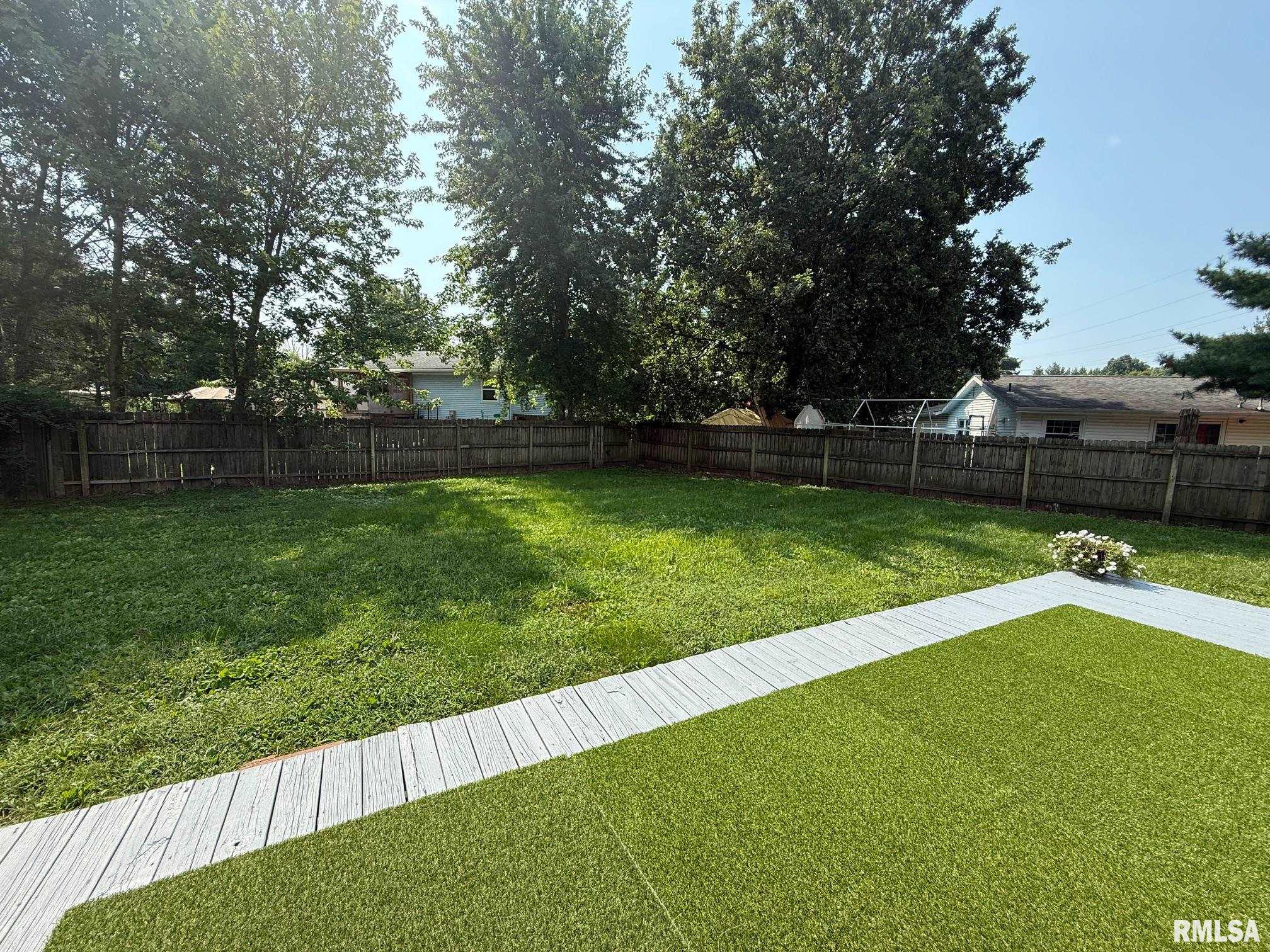 806 Springfield Road Athens, IL 62613 - Photo 27 of 28 Gallery Image 27