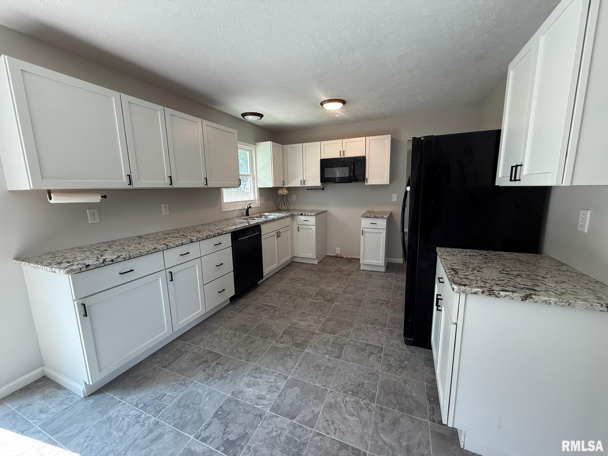 806 Springfield Road Athens, IL 62613 - Photo 8 of 28 Gallery Image 8