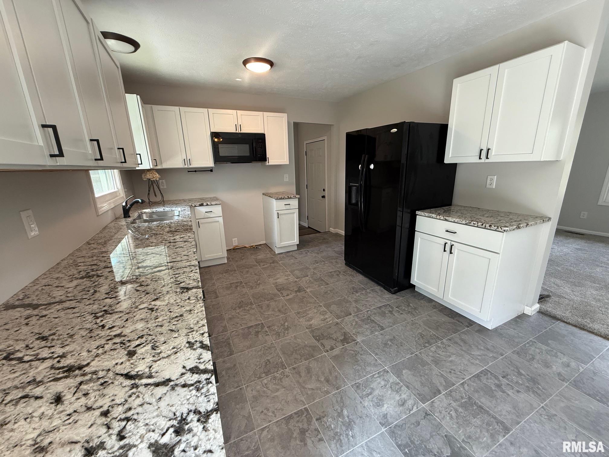 806 Springfield Road Athens, IL 62613 - Photo 9 of 28 Gallery Image 9
