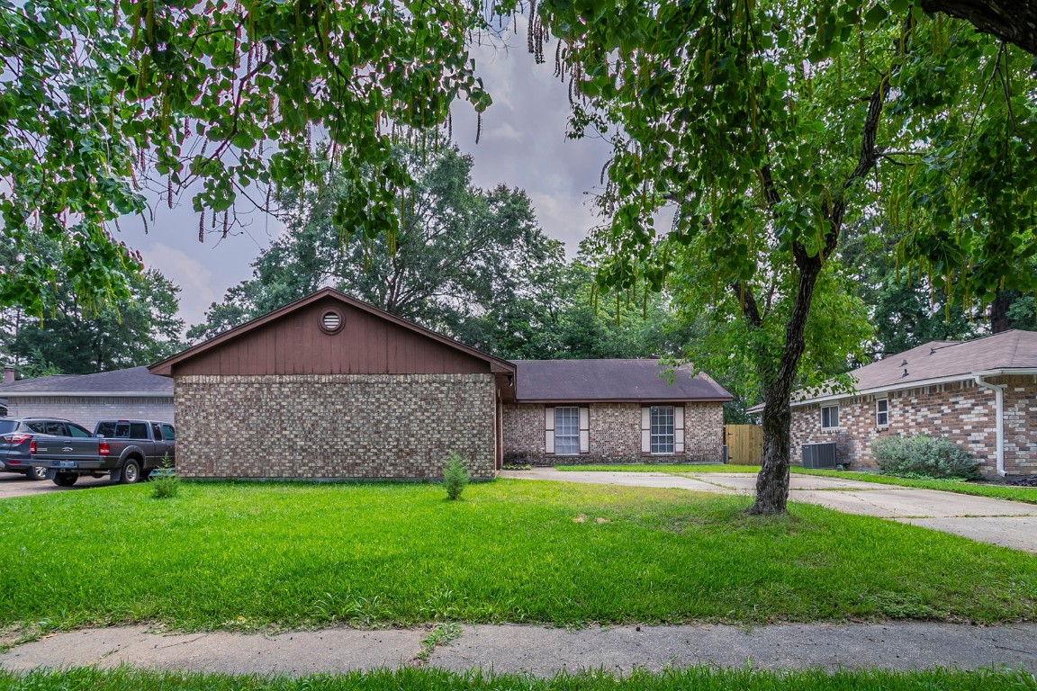 5902 Yorkgate Drive Spring, TX 77373 - Photo 2 of 32