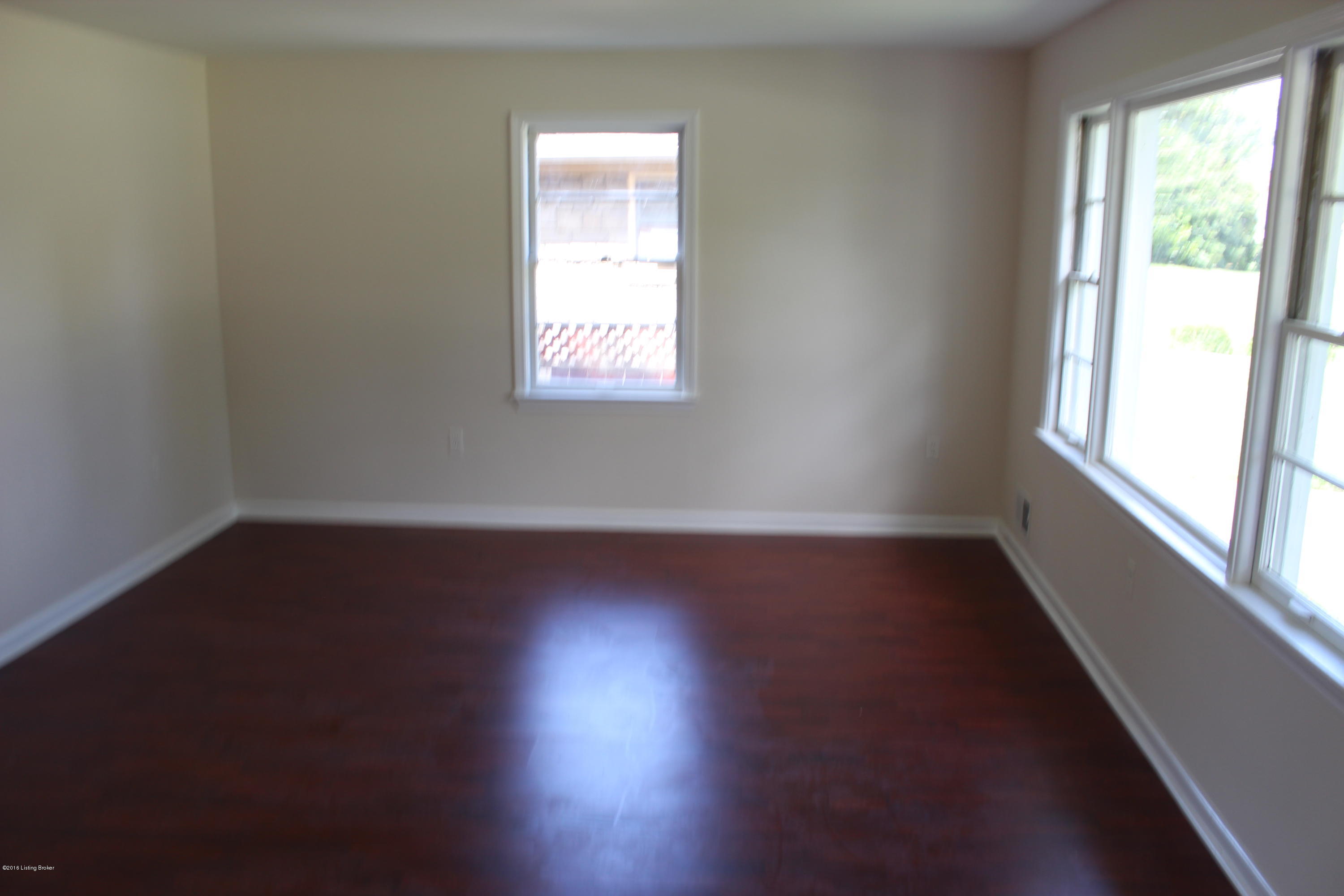3104 Wayne Road Louisville, KY 40216 - Photo 6 of 32 IMG_0468