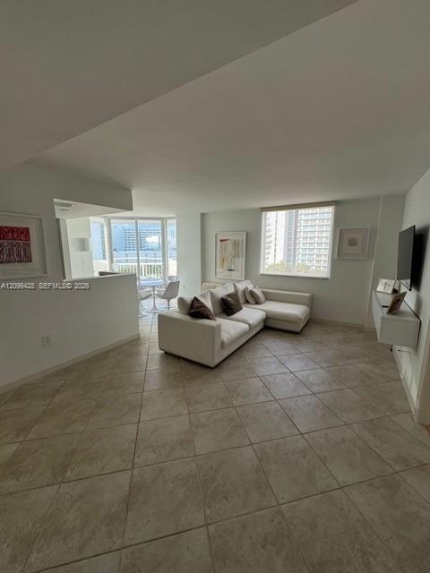1621 Bay Road, Unit 708 Miami Beach, FL 33139 - Photo 1 of 13 Gallery Image 1