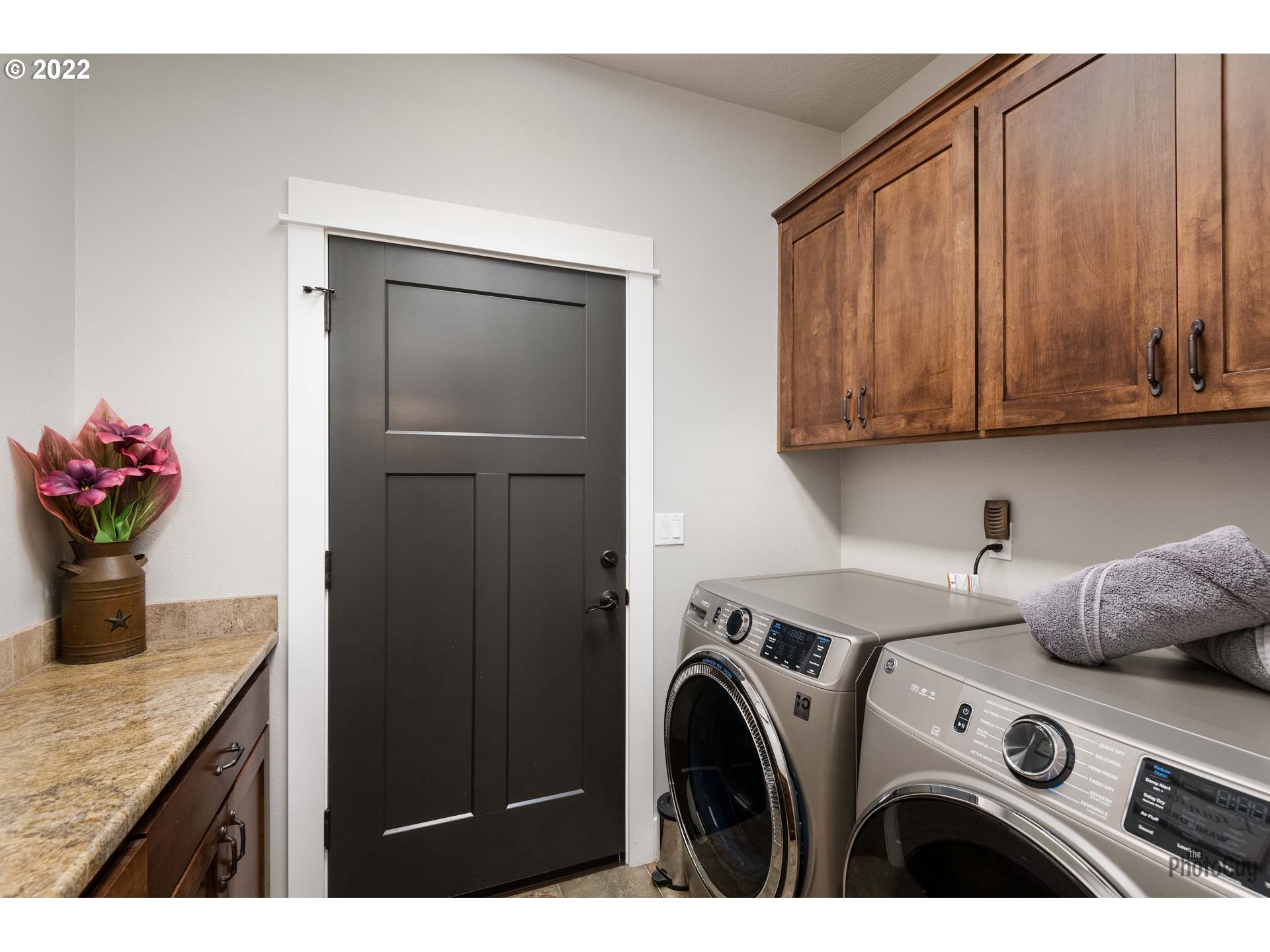 853 67th Place Springfield, OR 97478 - Photo 15 of 32 a kitchen with a sink and cabinets