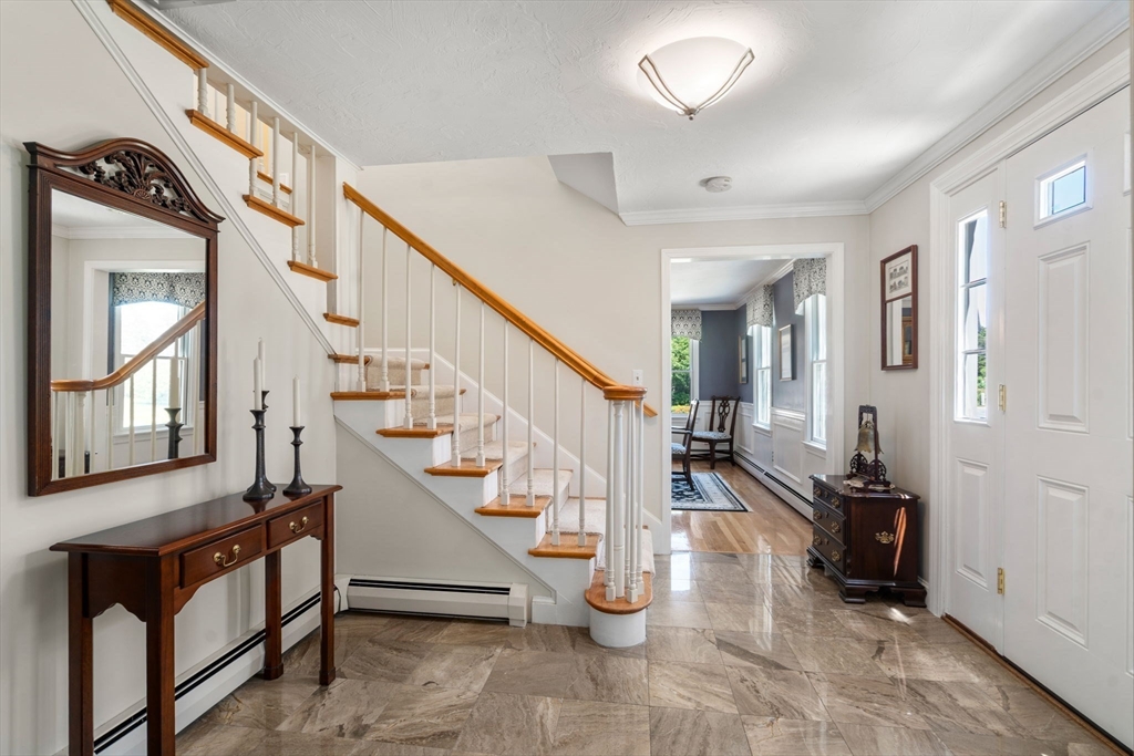 8 Ringbolt Road Hingham, MA 02043 - Photo 4 of 40