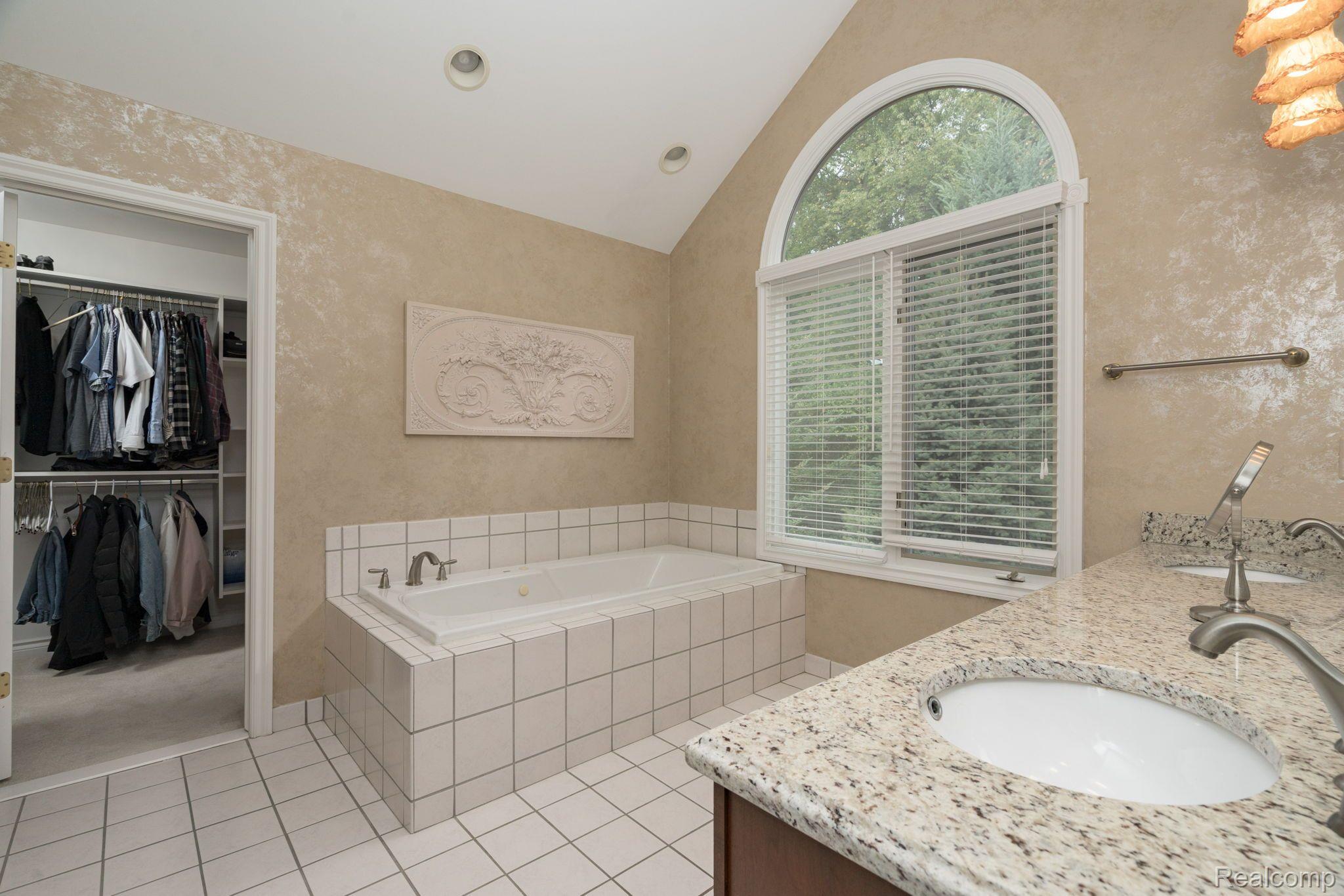 1619 Springview Court Rochester, MI 48307 - Photo 33 of 62 Gallery Image 33