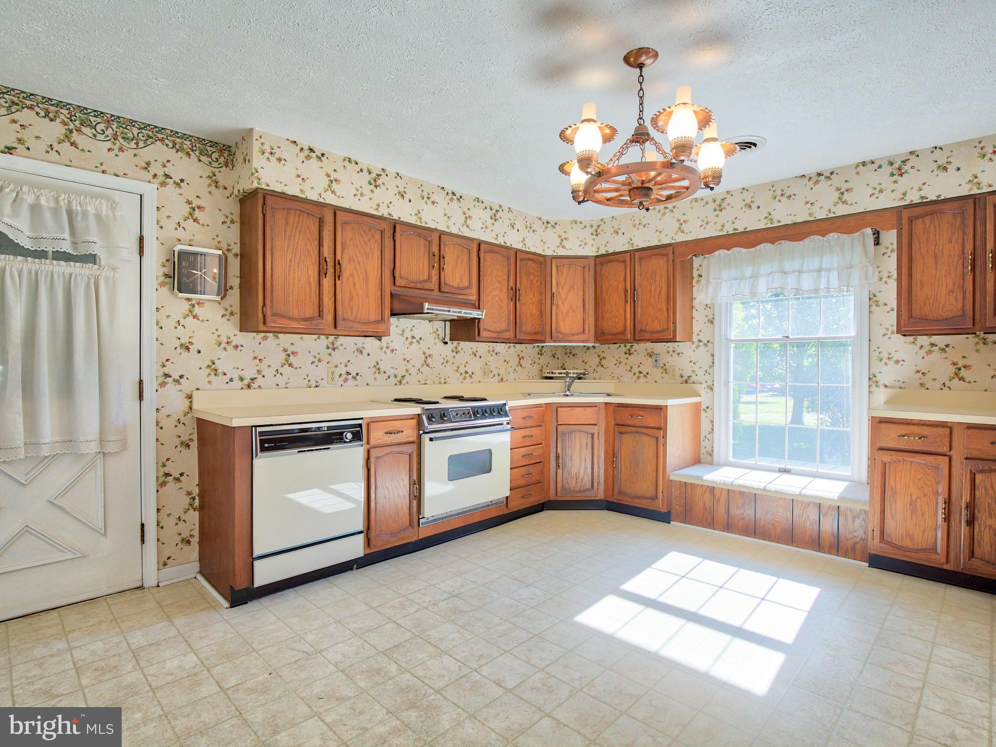 164 Hanging Tree Road Winchester, VA 22603 - Photo 11 of 43 Kitchen