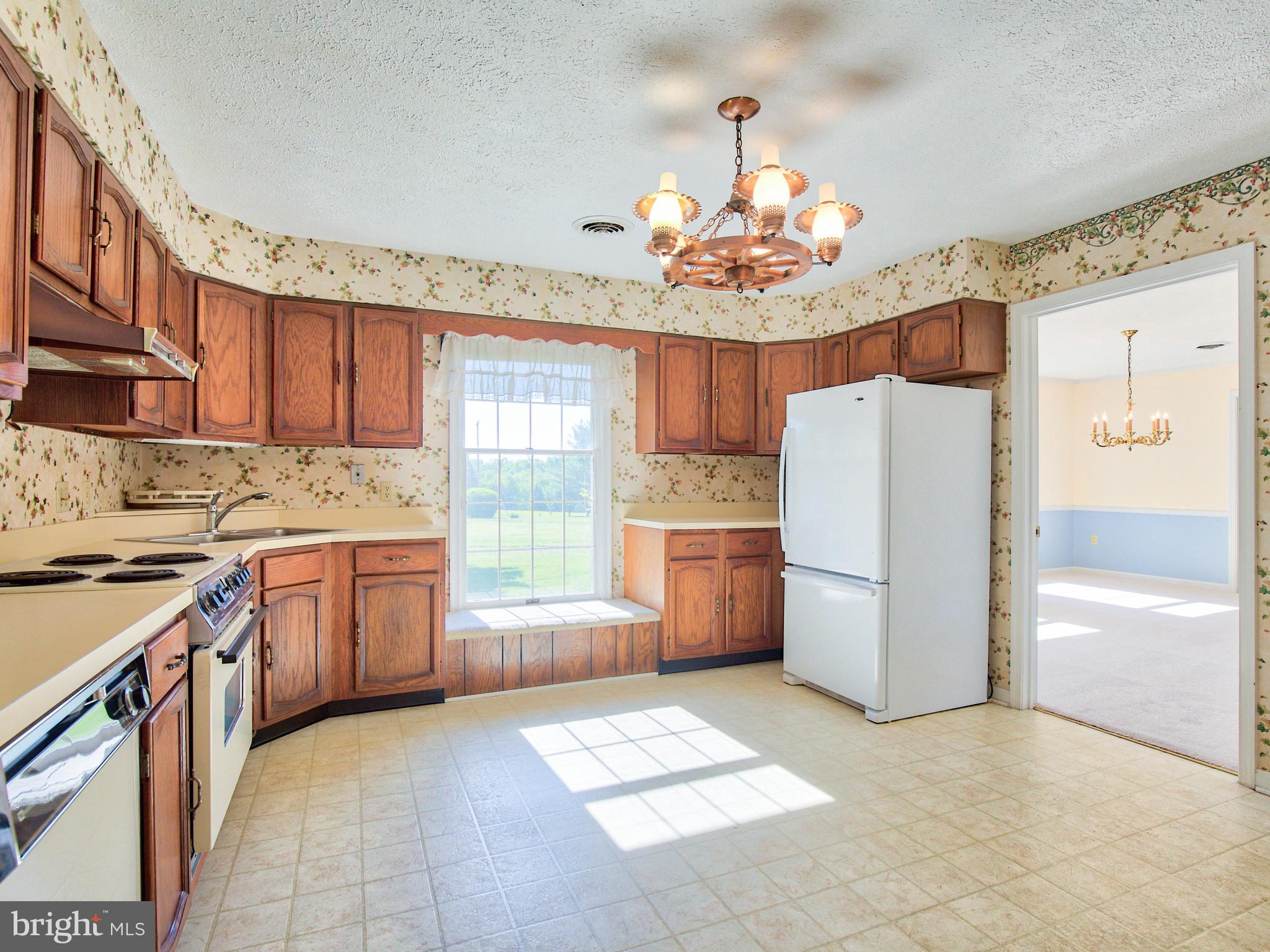 164 Hanging Tree Road Winchester, VA 22603 - Photo 12 of 43 Large open Kitchen has room for a table if desired