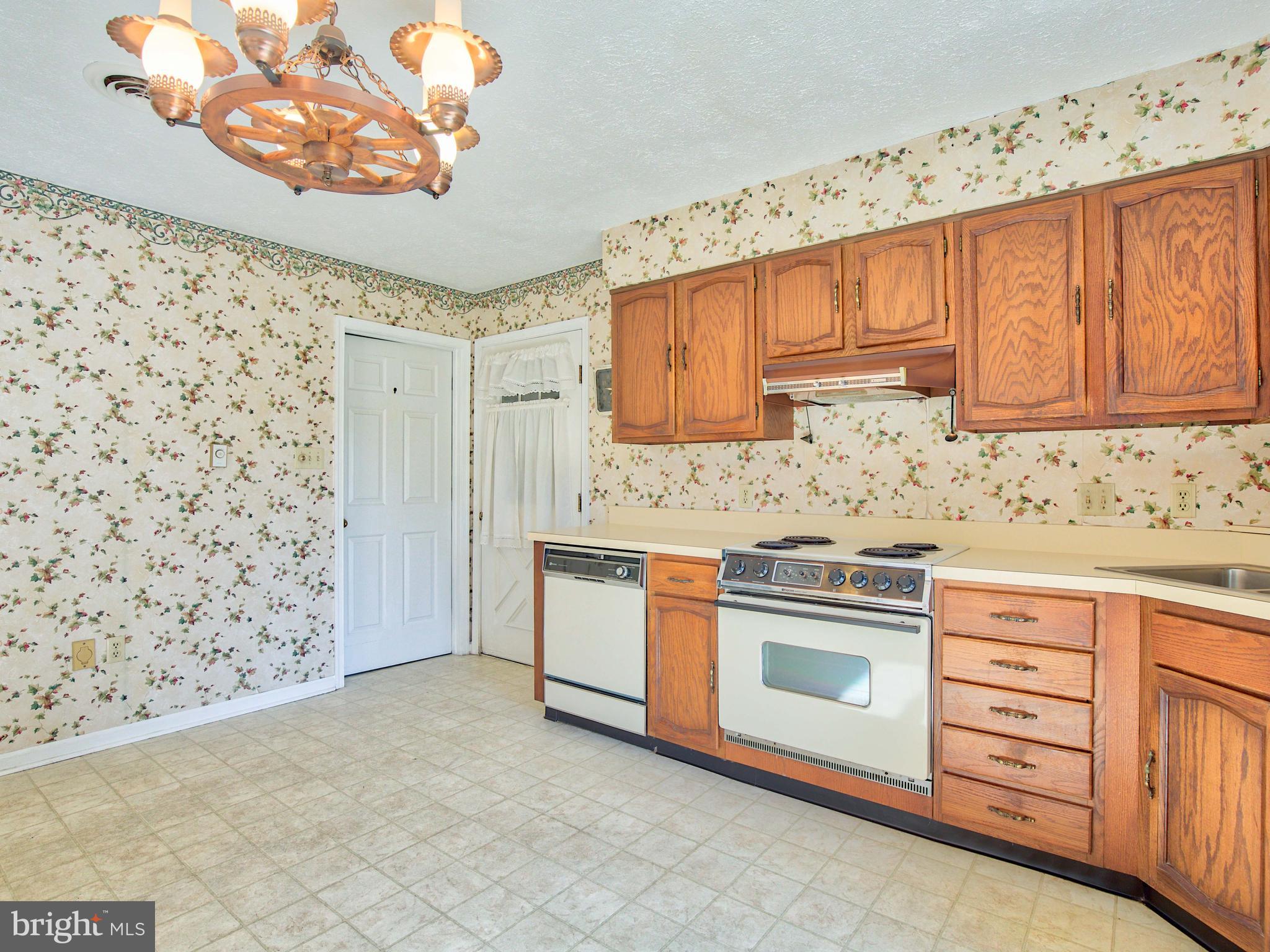 164 Hanging Tree Road Winchester, VA 22603 - Photo 13 of 43 Kitchen