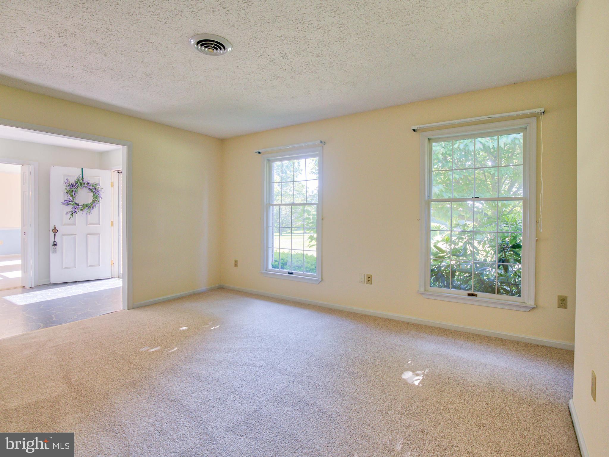 164 Hanging Tree Road Winchester, VA 22603 - Photo 7 of 43 Living Room