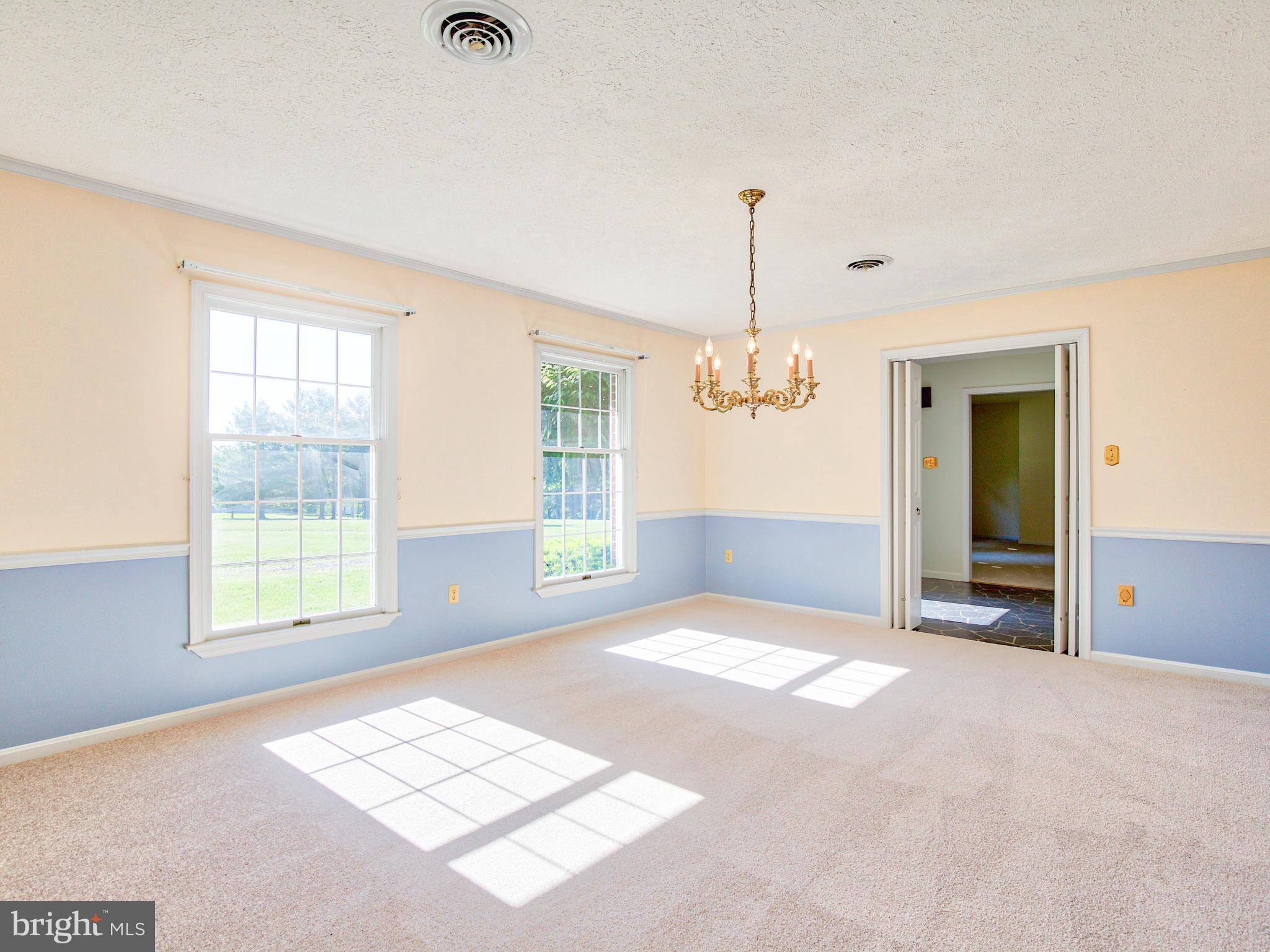 164 Hanging Tree Road Winchester, VA 22603 - Photo 9 of 43 Dining Room