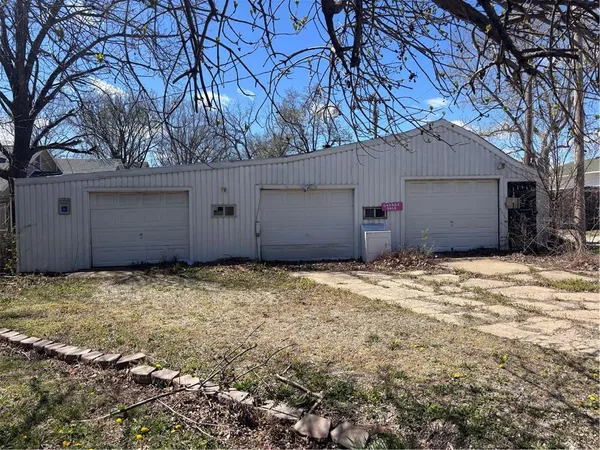 $90,000 | 223 Northeast 6th Street, Abilene, KS 67410