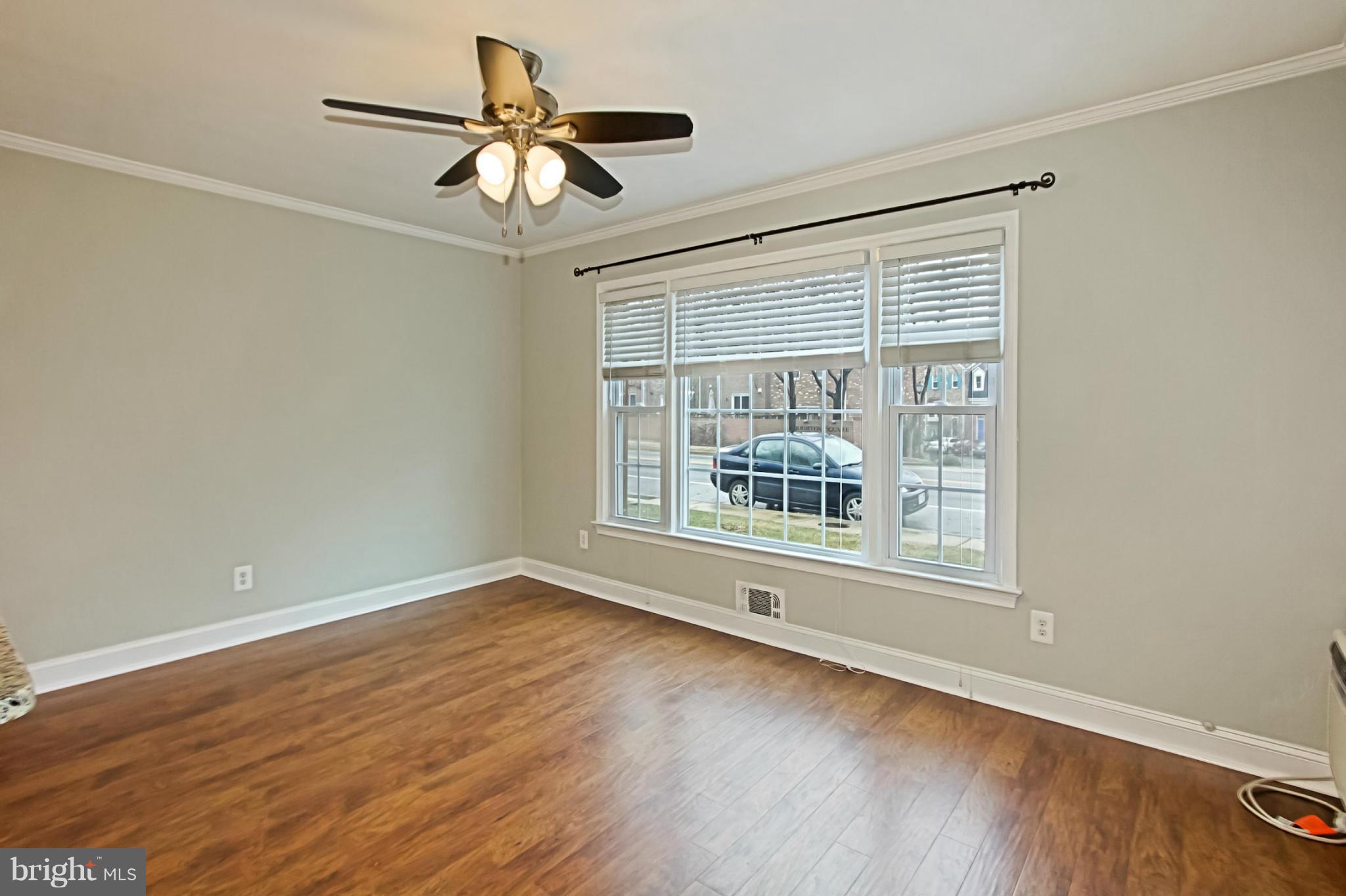 712 West Glebe Road Alexandria, VA 22305 - Photo 12 of 30 Living Room