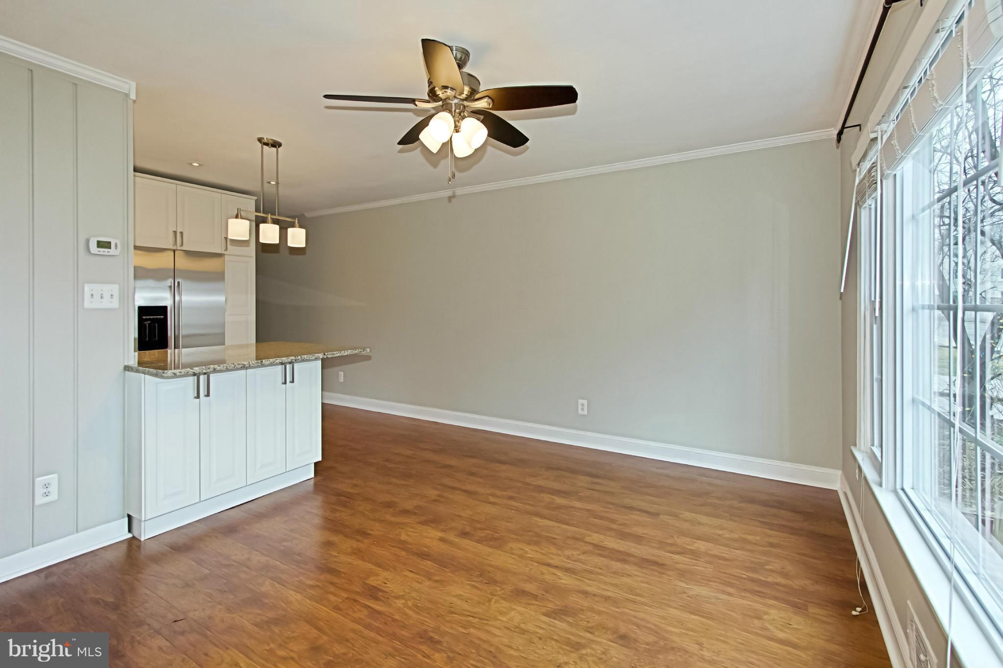 712 West Glebe Road Alexandria, VA 22305 - Photo 13 of 30 Living Room