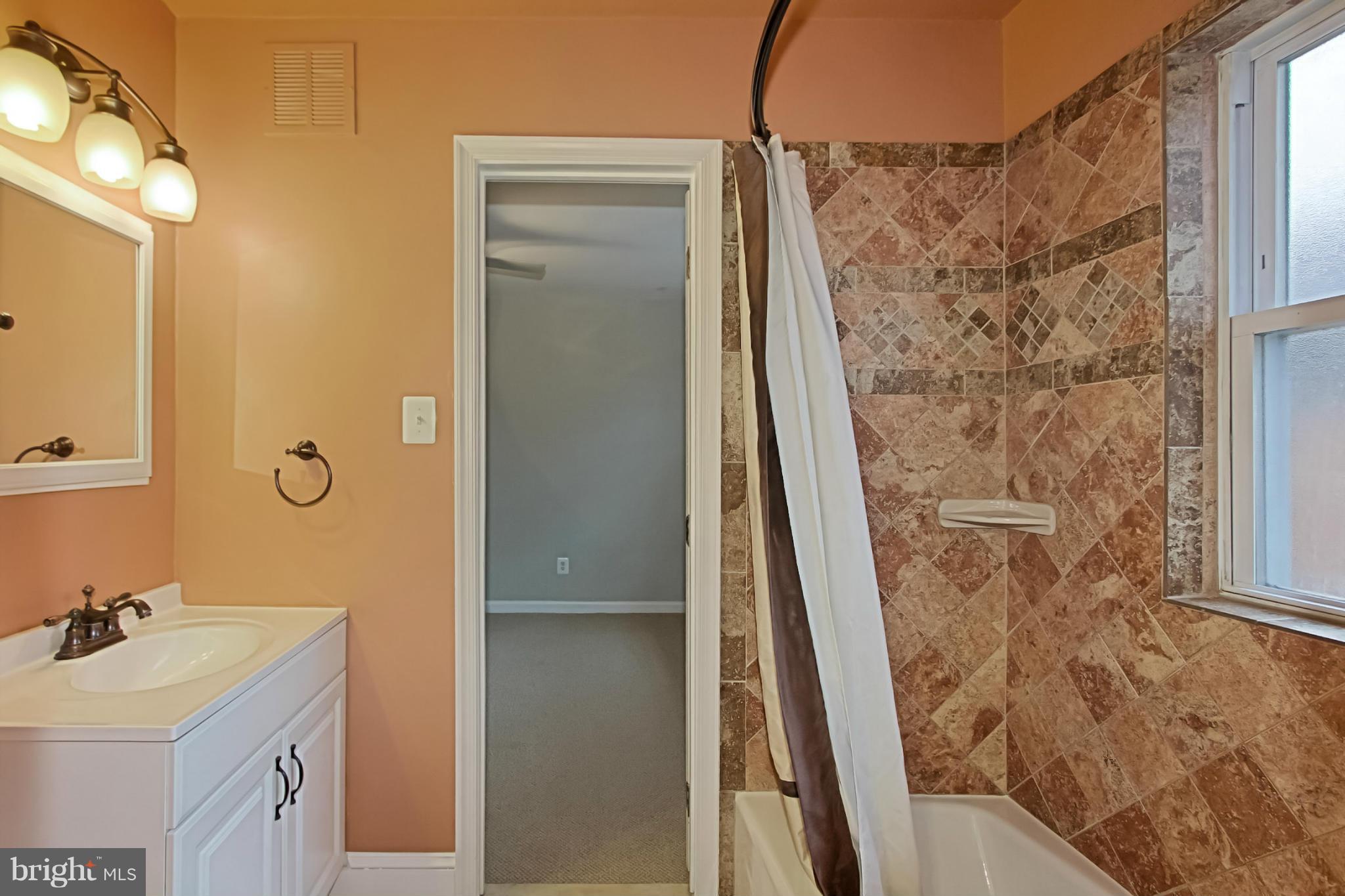 712 West Glebe Road Alexandria, VA 22305 - Photo 18 of 30 Bath
