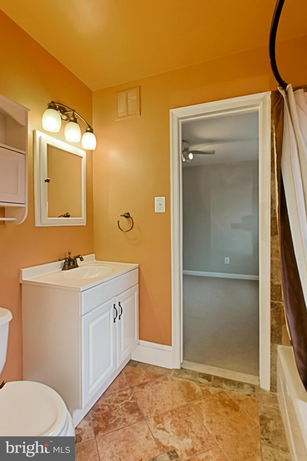 712 West Glebe Road Alexandria, VA 22305 - Photo 20 of 30 Bath