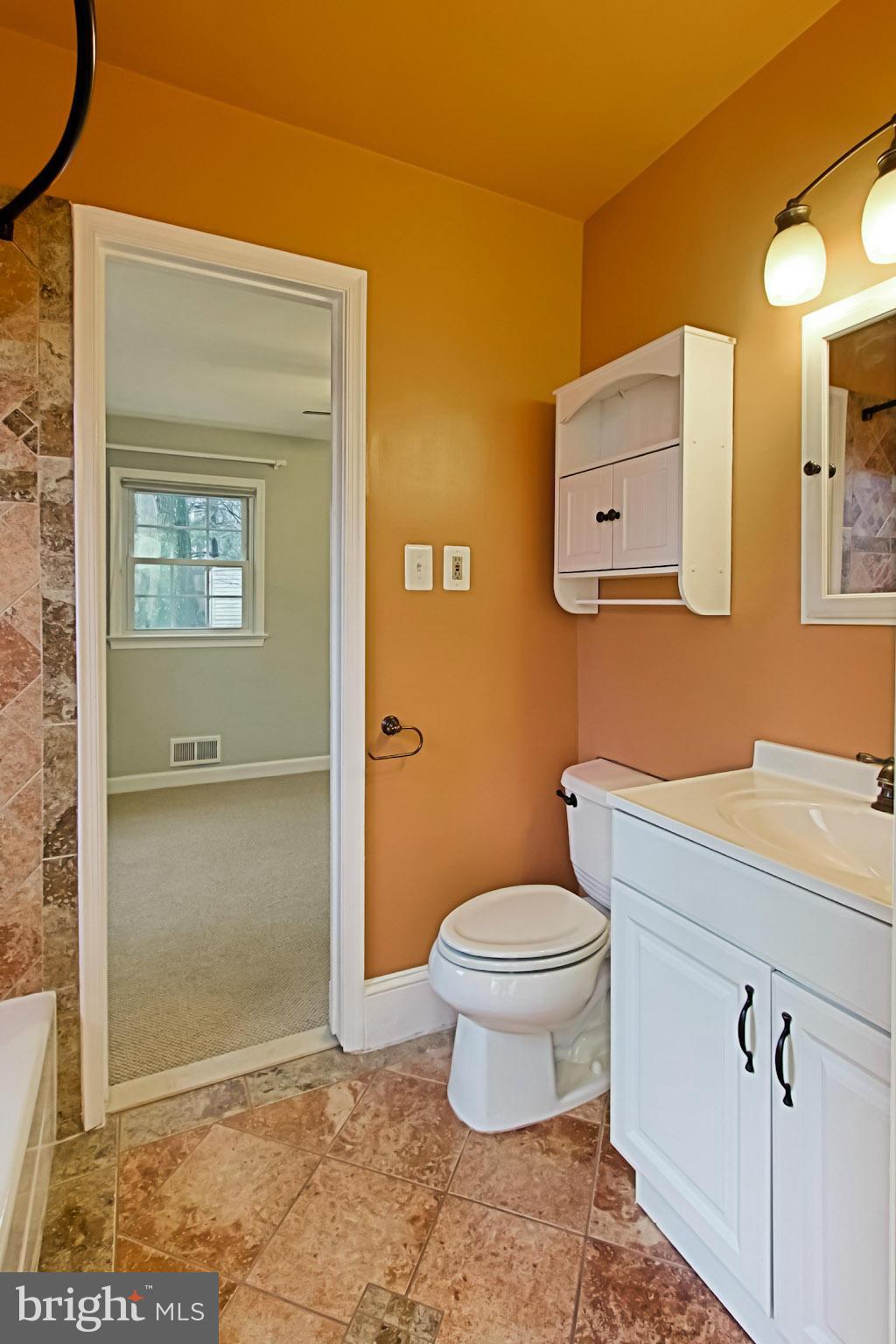 712 West Glebe Road Alexandria, VA 22305 - Photo 21 of 30 Bath
