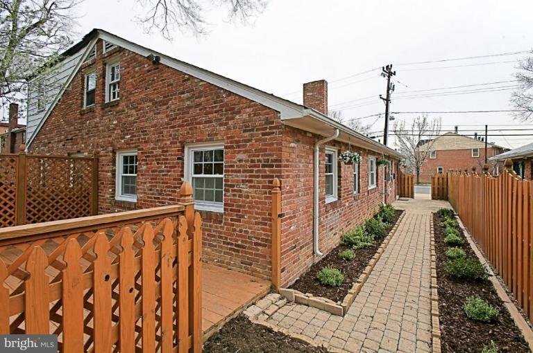 712 West Glebe Road Alexandria, VA 22305 - Photo 10 of 30 Exterior (Main)