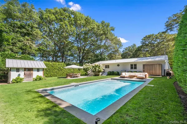 $1,495,000 | 5 Oak Drive, Sag Harbor, NY 11963