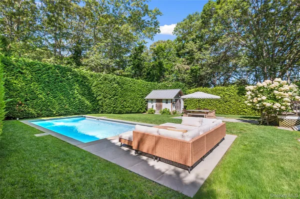$1,495,000 | 5 Oak Drive, Sag Harbor, NY 11963