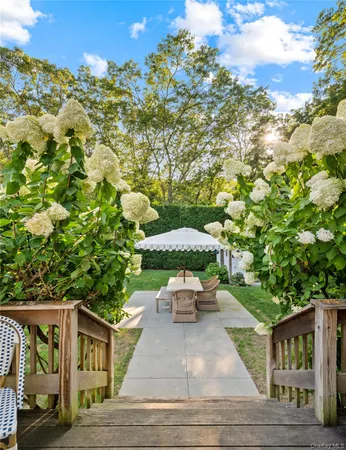 $1,495,000 | 5 Oak Drive, Sag Harbor, NY 11963