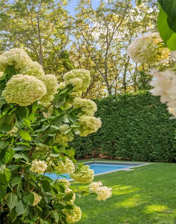$1,495,000 | 5 Oak Drive, Sag Harbor, NY 11963
