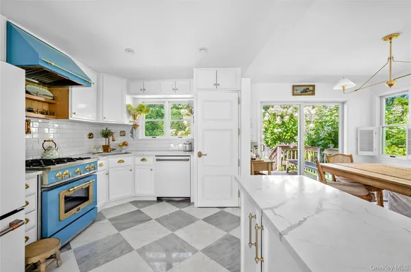 $1,495,000 | 5 Oak Drive, Sag Harbor, NY 11963