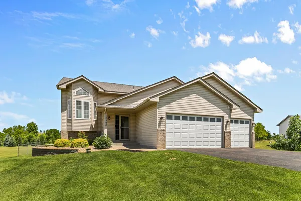 $449,900 | 10590 257th Avenue Northwest, Zimmerman, MN 55398
