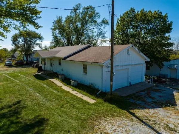 $1,400,000 | 9730 Sunflower Road, De Soto, KS 66018