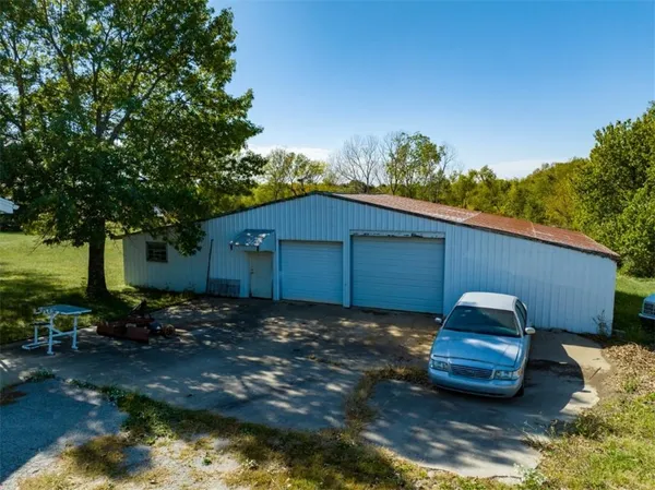 $1,400,000 | 9730 Sunflower Road, De Soto, KS 66018