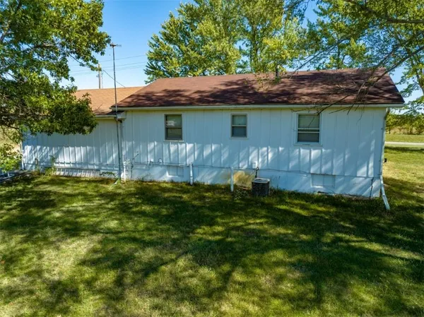 $1,400,000 | 9730 Sunflower Road, De Soto, KS 66018