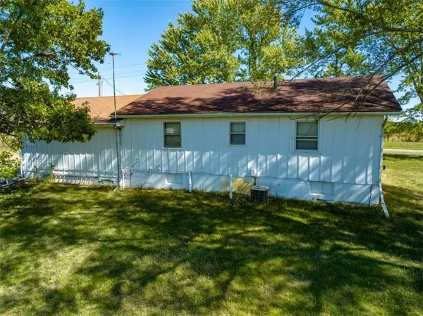 $1,400,000 | 9730 Sunflower Road, De Soto, KS 66018
