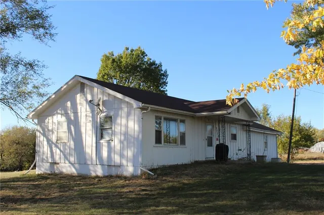 $1,400,000 | 9730 Sunflower Road, De Soto, KS 66018