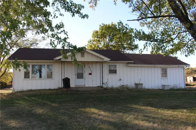 $1,400,000 | 9730 Sunflower Road, De Soto, KS 66018