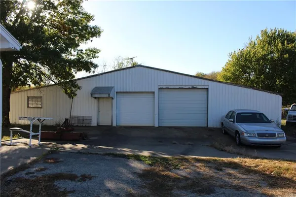 $1,400,000 | 9730 Sunflower Road, De Soto, KS 66018