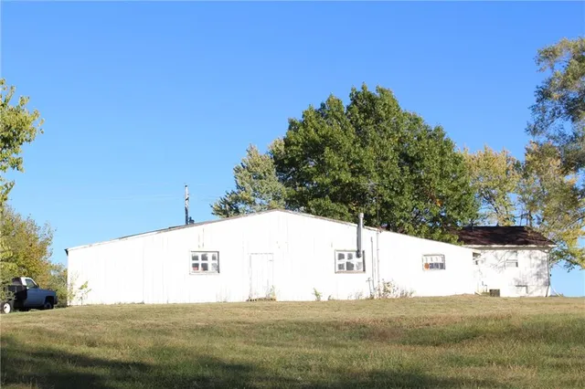 $1,400,000 | 9730 Sunflower Road, De Soto, KS 66018