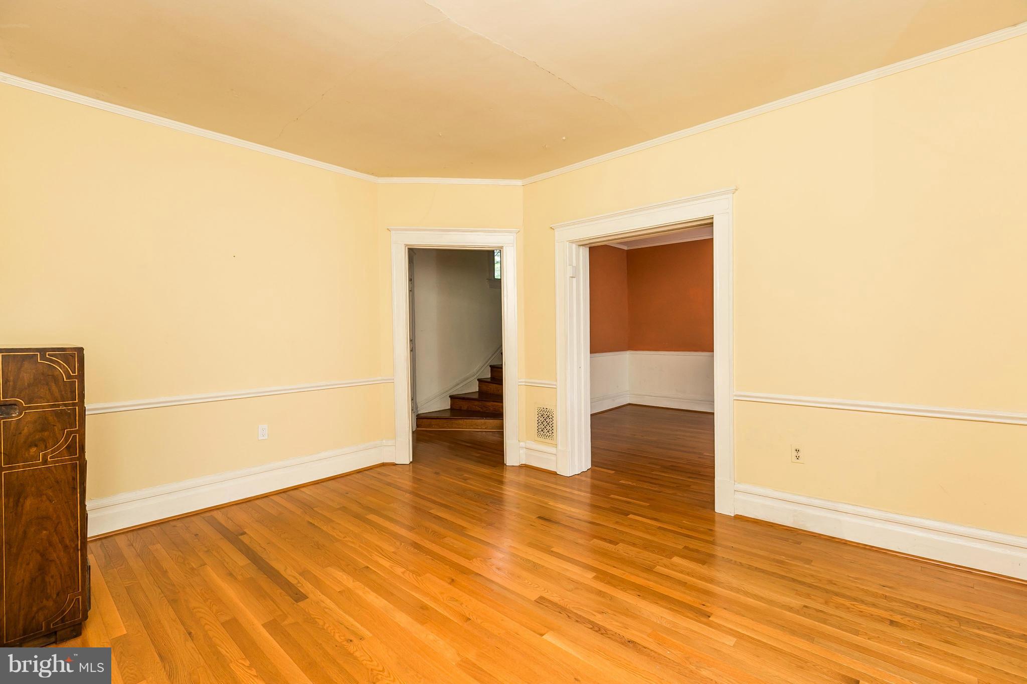 4823 Keswick Road Baltimore, MD 21210 - Photo 7 of 24 Living Room