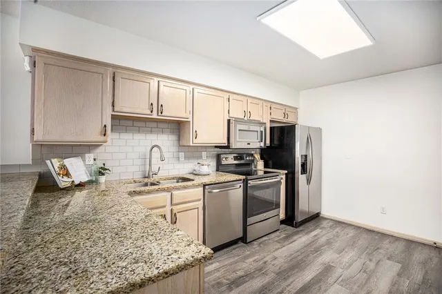 $318,000 | 2006 West 139th Street, Leawood, KS 66224