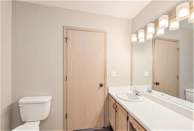 $318,000 | 2006 West 139th Street, Leawood, KS 66224