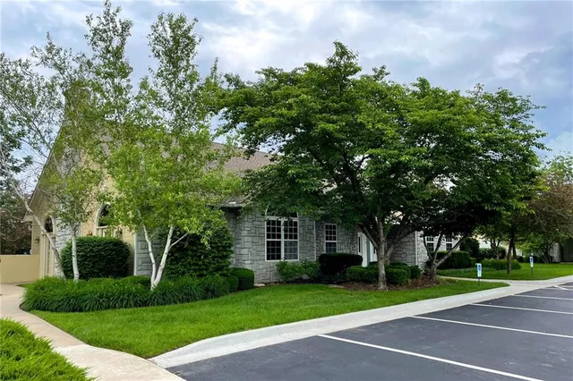 $318,000 | 2006 West 139th Street, Leawood, KS 66224