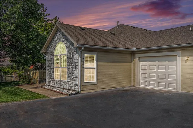 $318,000 | 2006 West 139th Street, Leawood, KS 66224