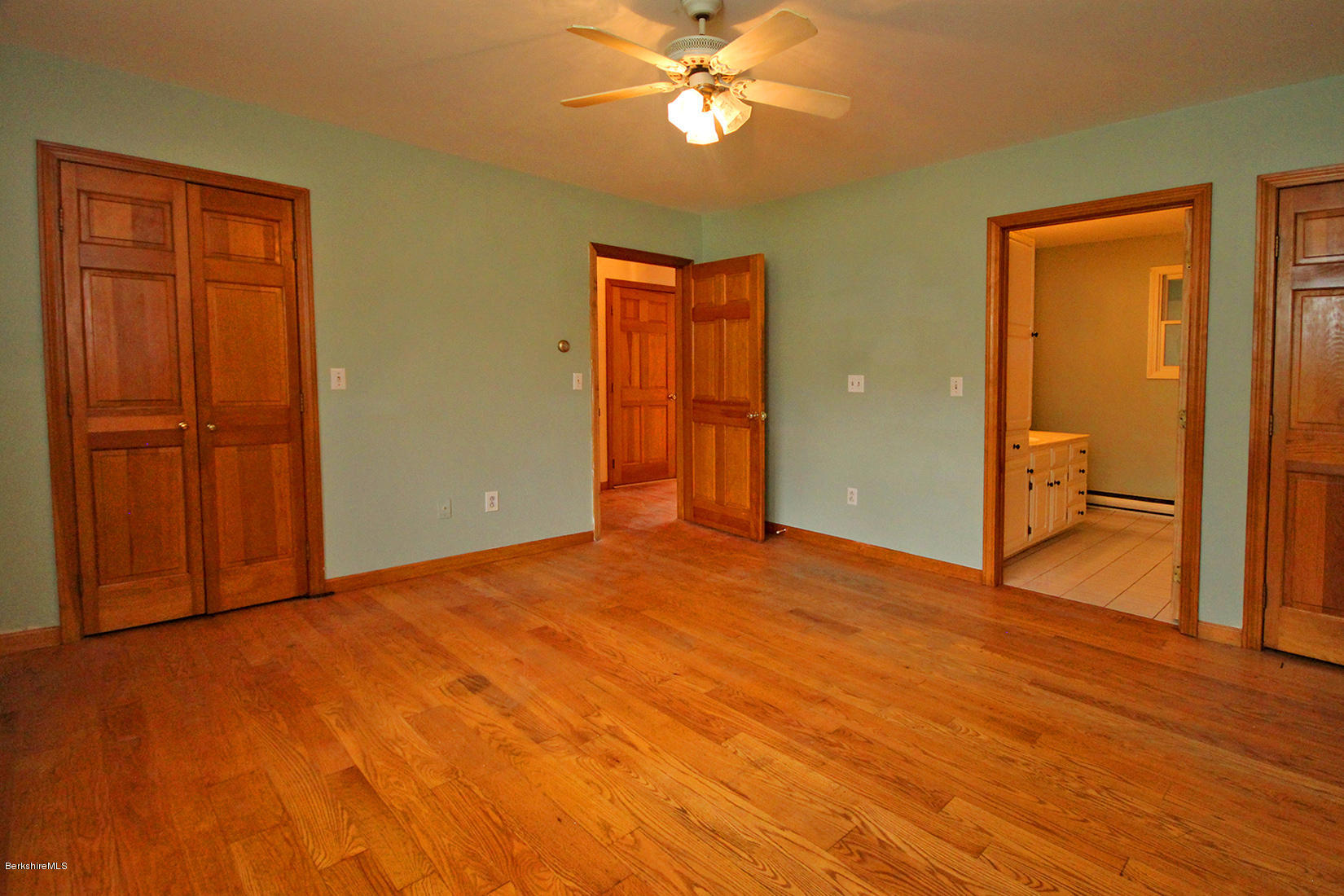 900 Stockbridge Road Lee, MA 01238 - Photo 16 of 27 MASTER EN SUITE
