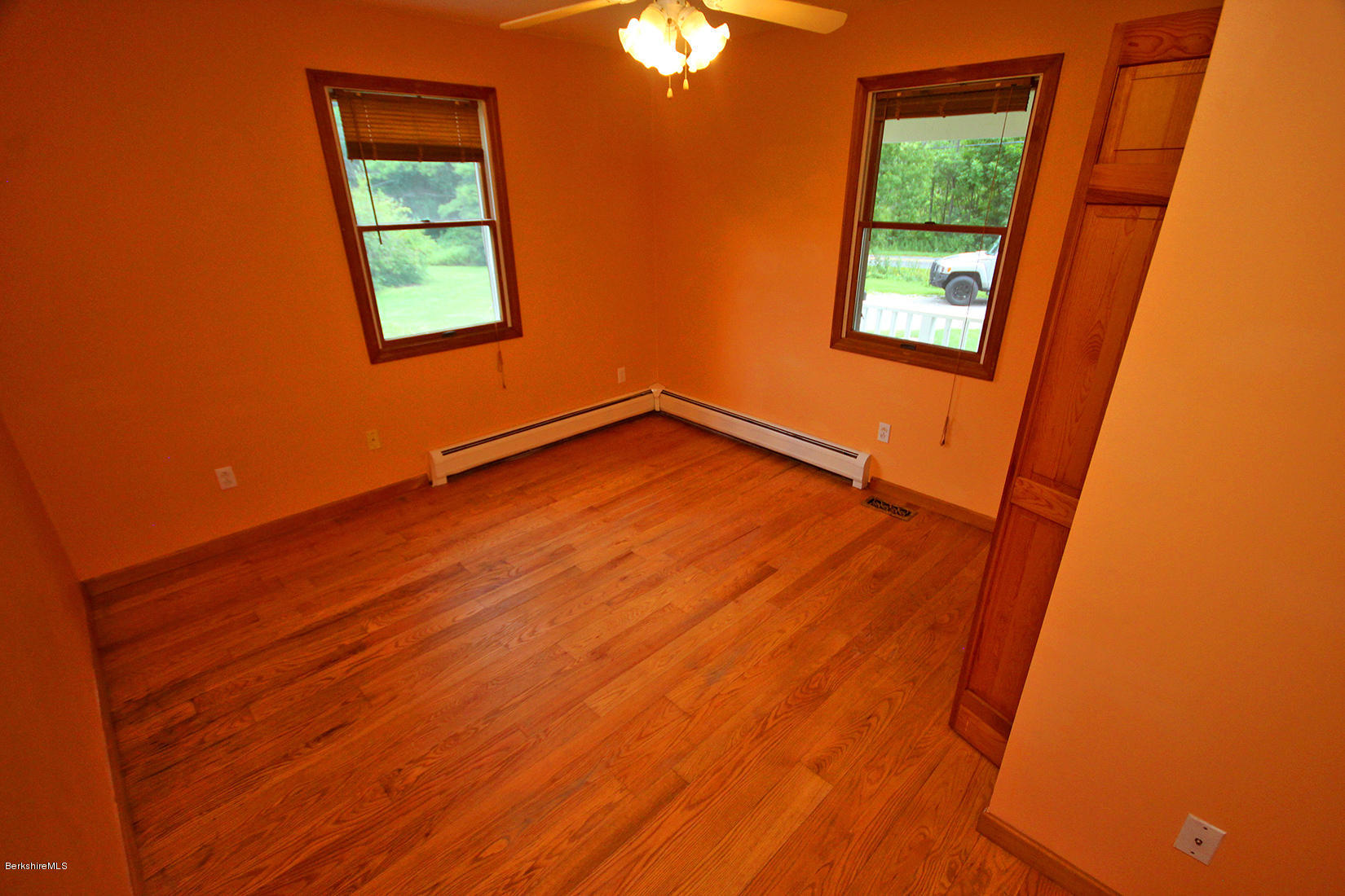 900 Stockbridge Road Lee, MA 01238 - Photo 18 of 27 GUEST ROOM