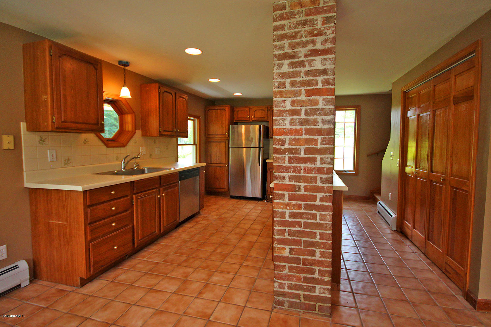 900 Stockbridge Road Lee, MA 01238 - Photo 9 of 27 KICHEN