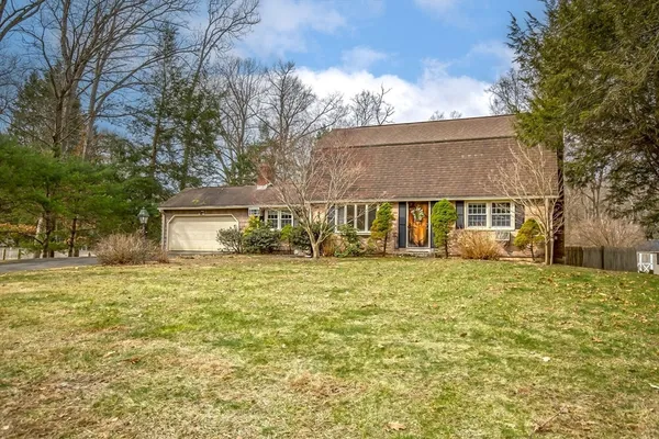 a view of a house with a yard and garage